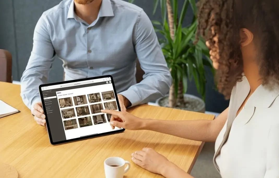 Fuar standında tablet kullanımı